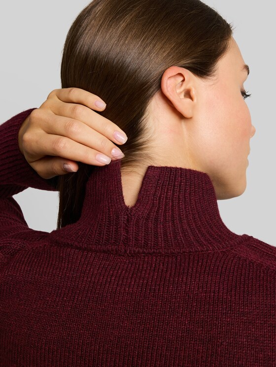 Cosy knitted jumper with a stand-up collar - preppy plum melange