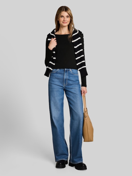 Slim-fit long-sleeved top with a boat neck - deep black
