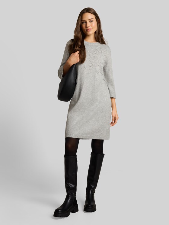Knitted dress with embroidery - soft grey melange