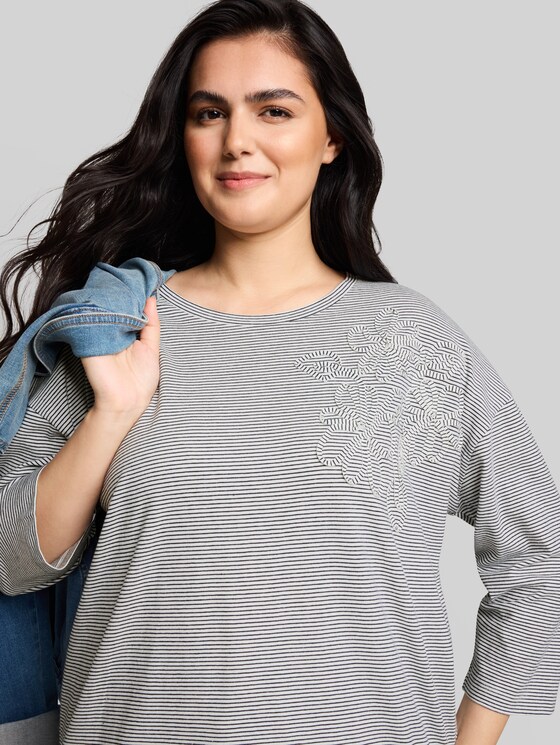 Plus Size – Loose-fit T-shirt with floral appliqué - small white navy stripe