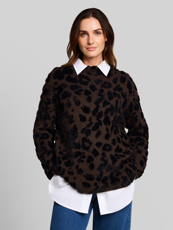 Oversized knitted jumper with leopard print - java brown big leo design