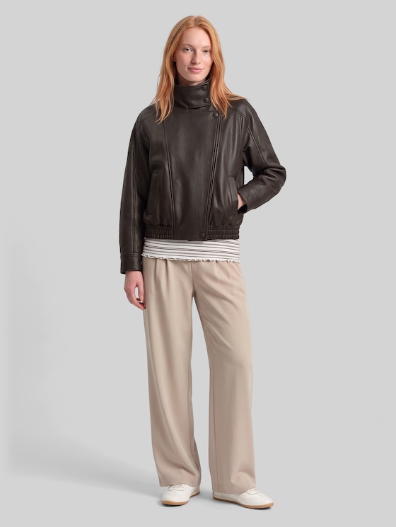 Loose Fit Faux Leather Jacket with Stand-Up Collar - brown leather structure