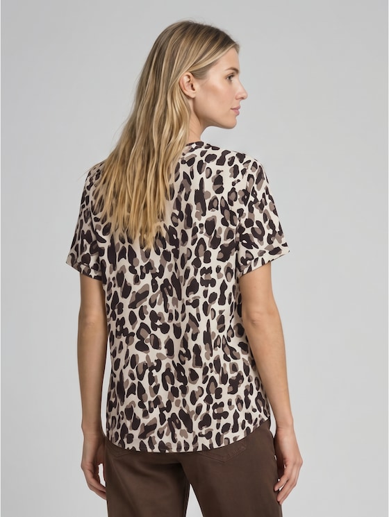 Loose-fit blouse with V-neck - brown beige leo print