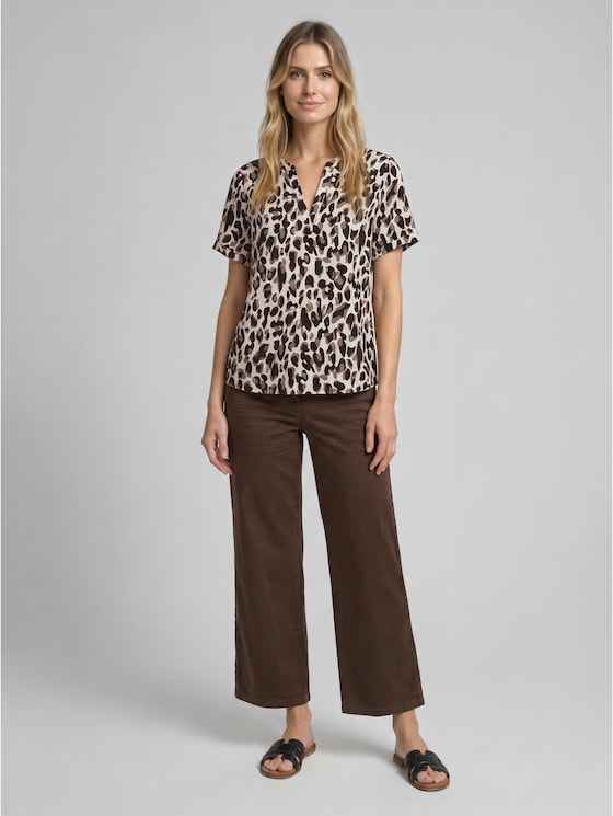 Loose-fit blouse with V-neck - brown beige leo print