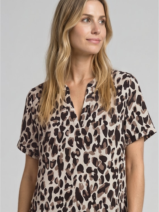 Loose-fit blouse with V-neck - brown beige leo print