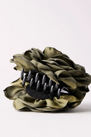 Belle Rosette Claw Clip