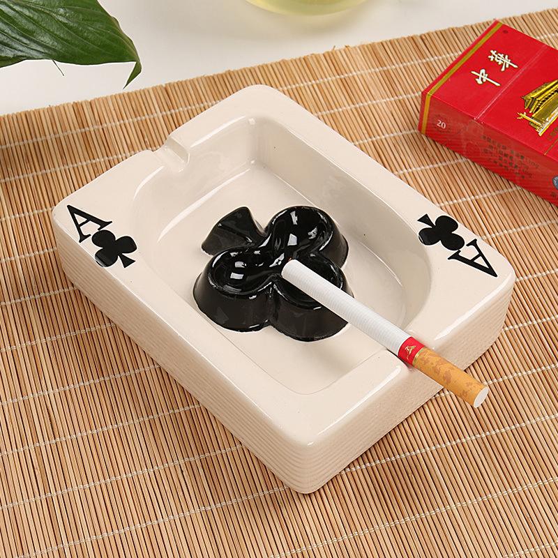 Creative European-style playing card ashtray with hearts and diamonds; Japanese and American style hotel living room dining table ashtray decorative item.