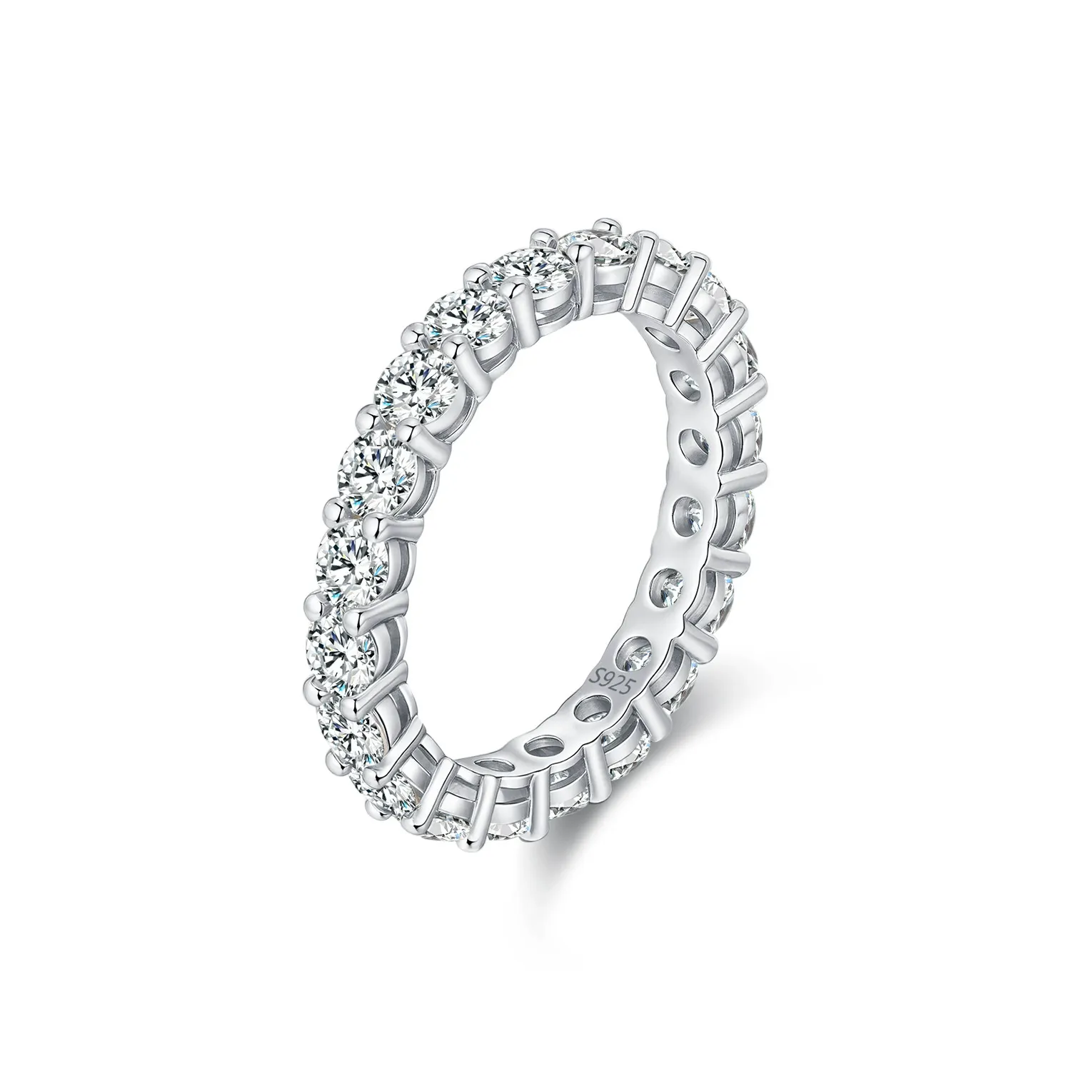 KIVELLUNE Estelle Round Moissanite Ring product image 4