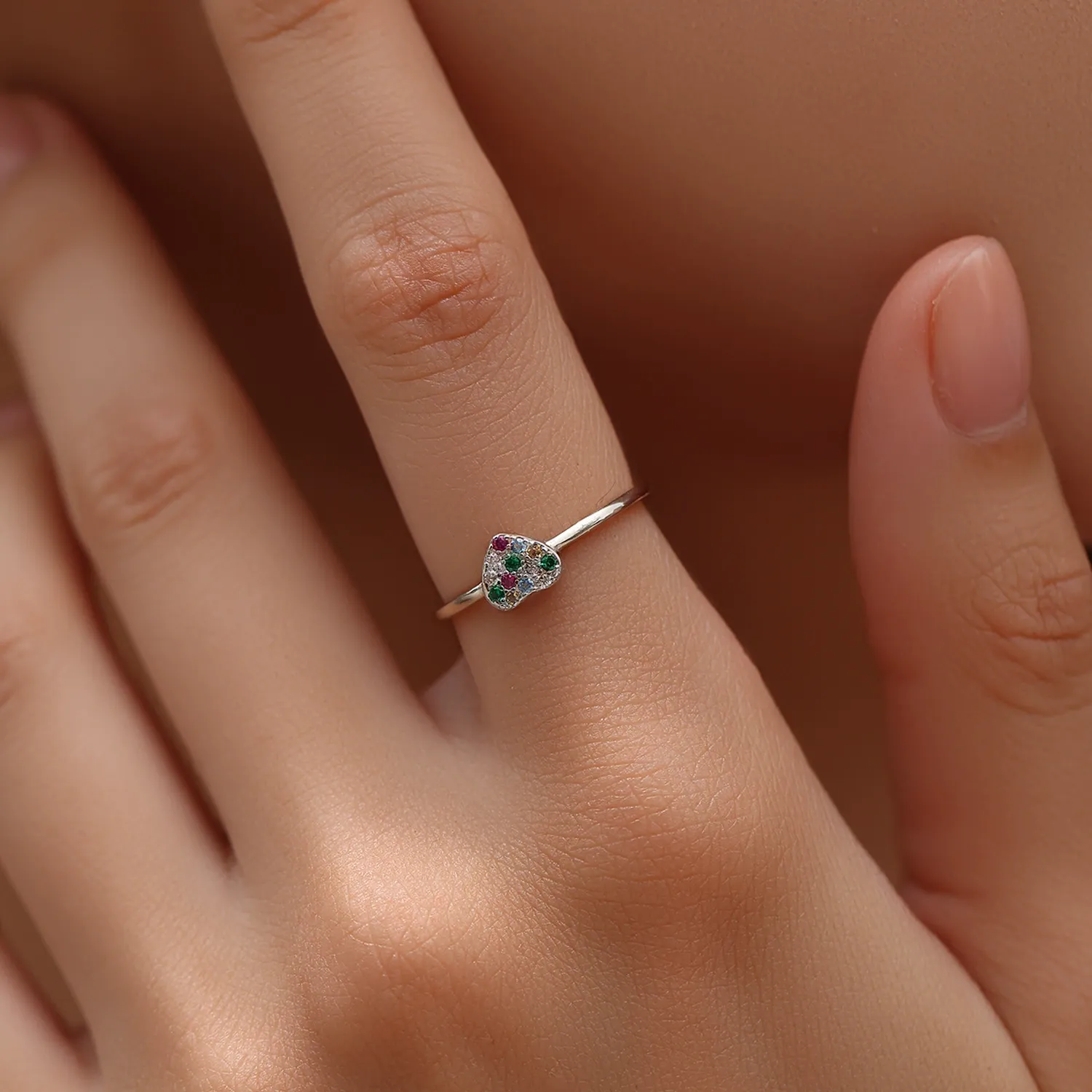 KIVELLUNE Lucienne Rainbow Heart Moissanite Ring product image 2