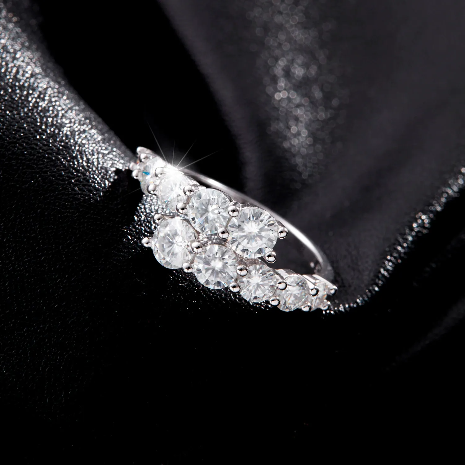 KIVELLUNE Caelia Moissanite Ring product image 3