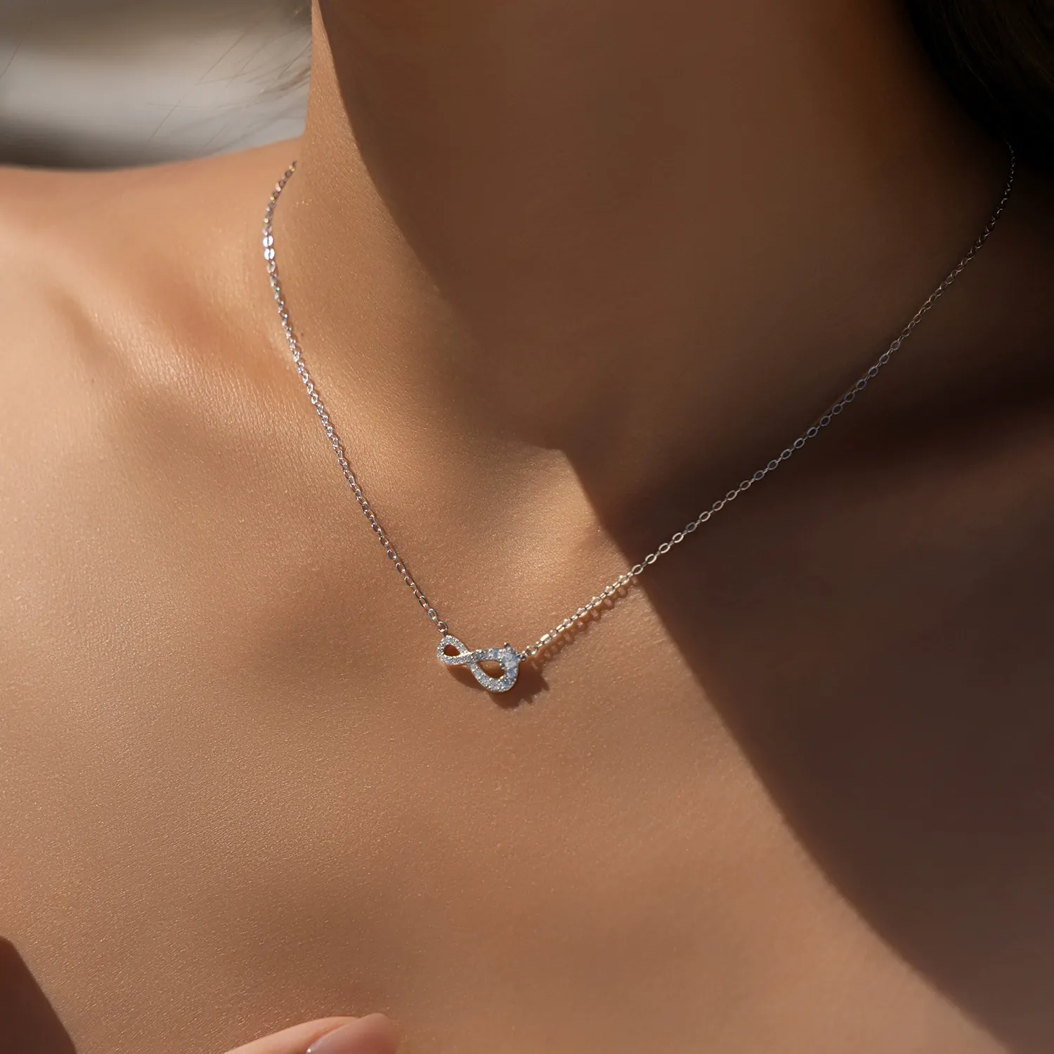 KIVELLUNE Vesper Möbius Sterling Silver Necklace product image 2