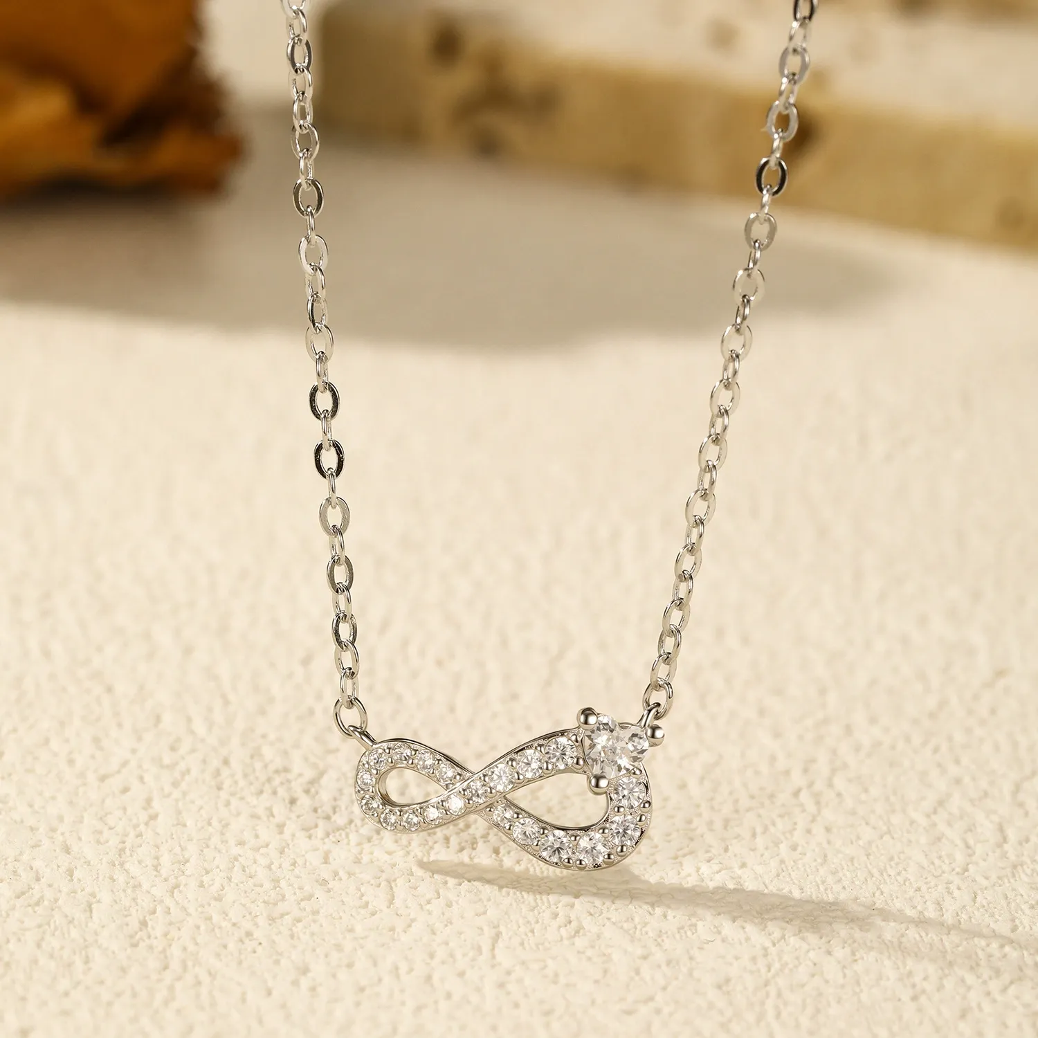KIVELLUNE Vesper Möbius Sterling Silver Necklace product image 4