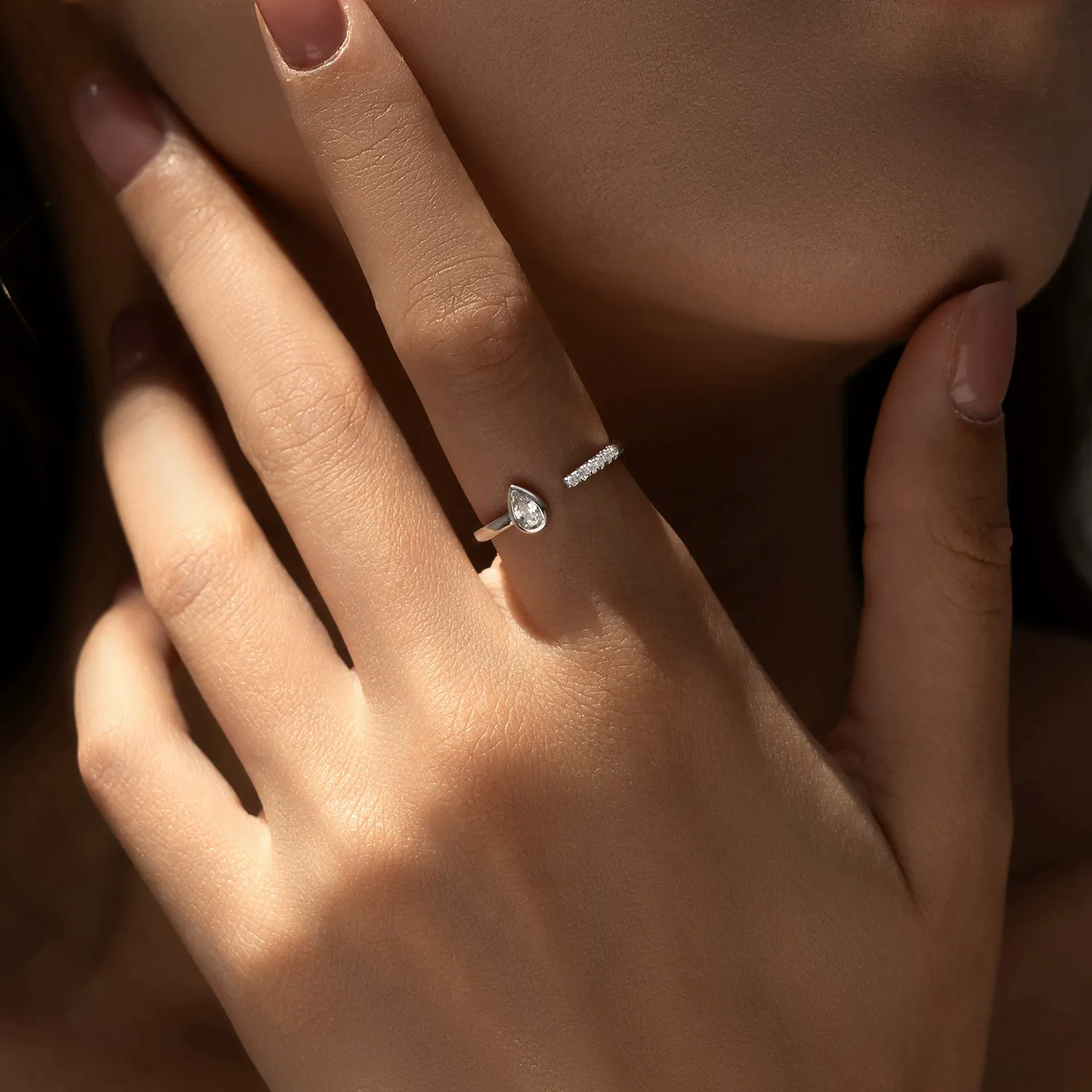 KIVELLUNE Aurelia Teardrop Moissanite Ring product image 2