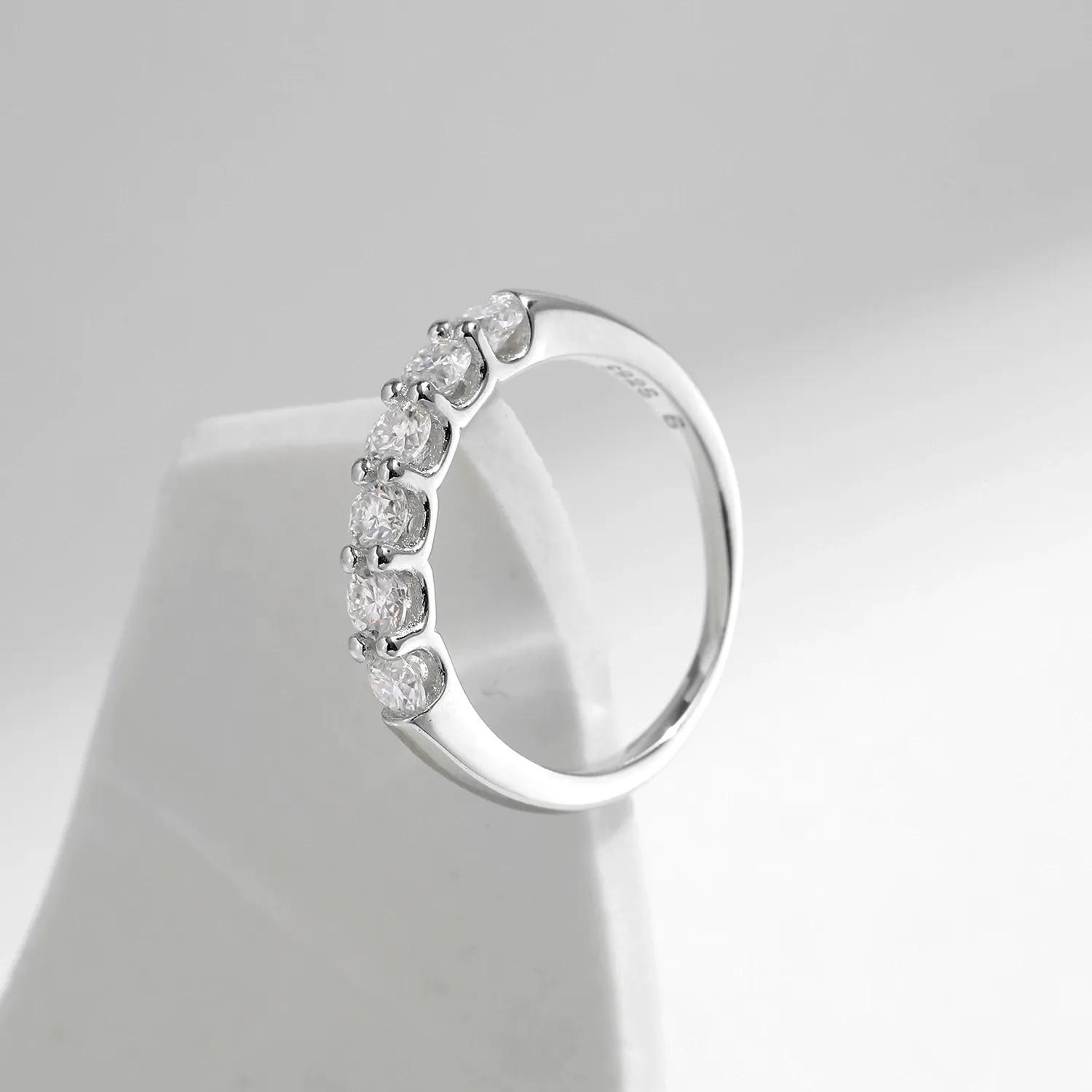 KIVELLUNE Celeste Moissanite Ring product image 3