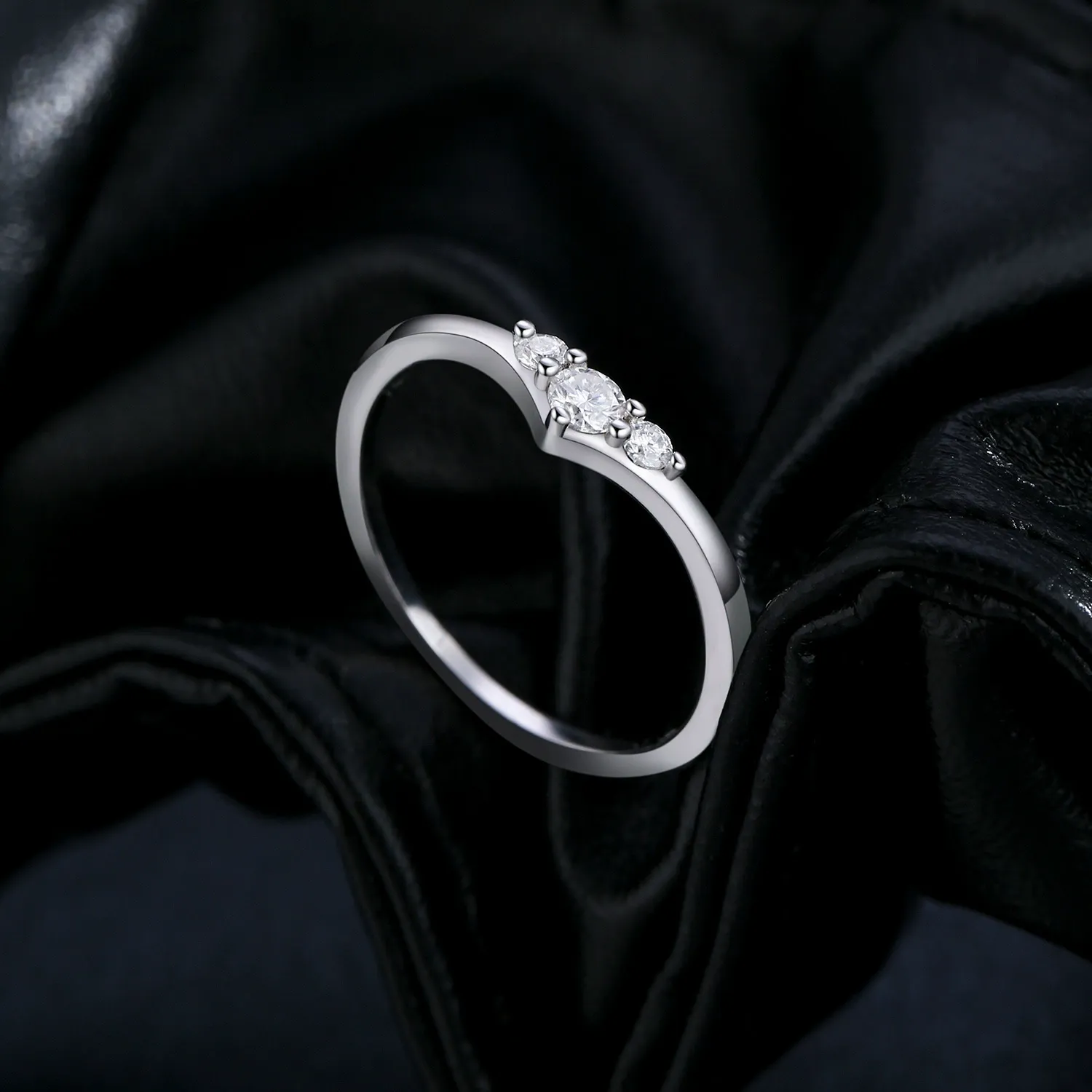 KIVELLUNE Alessia Geometric Moissanite Ring product image 3