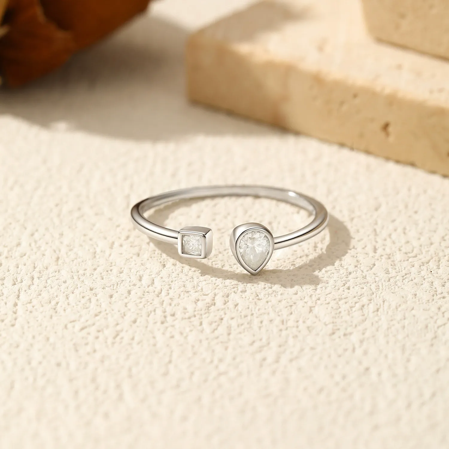 KIVELLUNE Elara Moissanite Ring product image 3