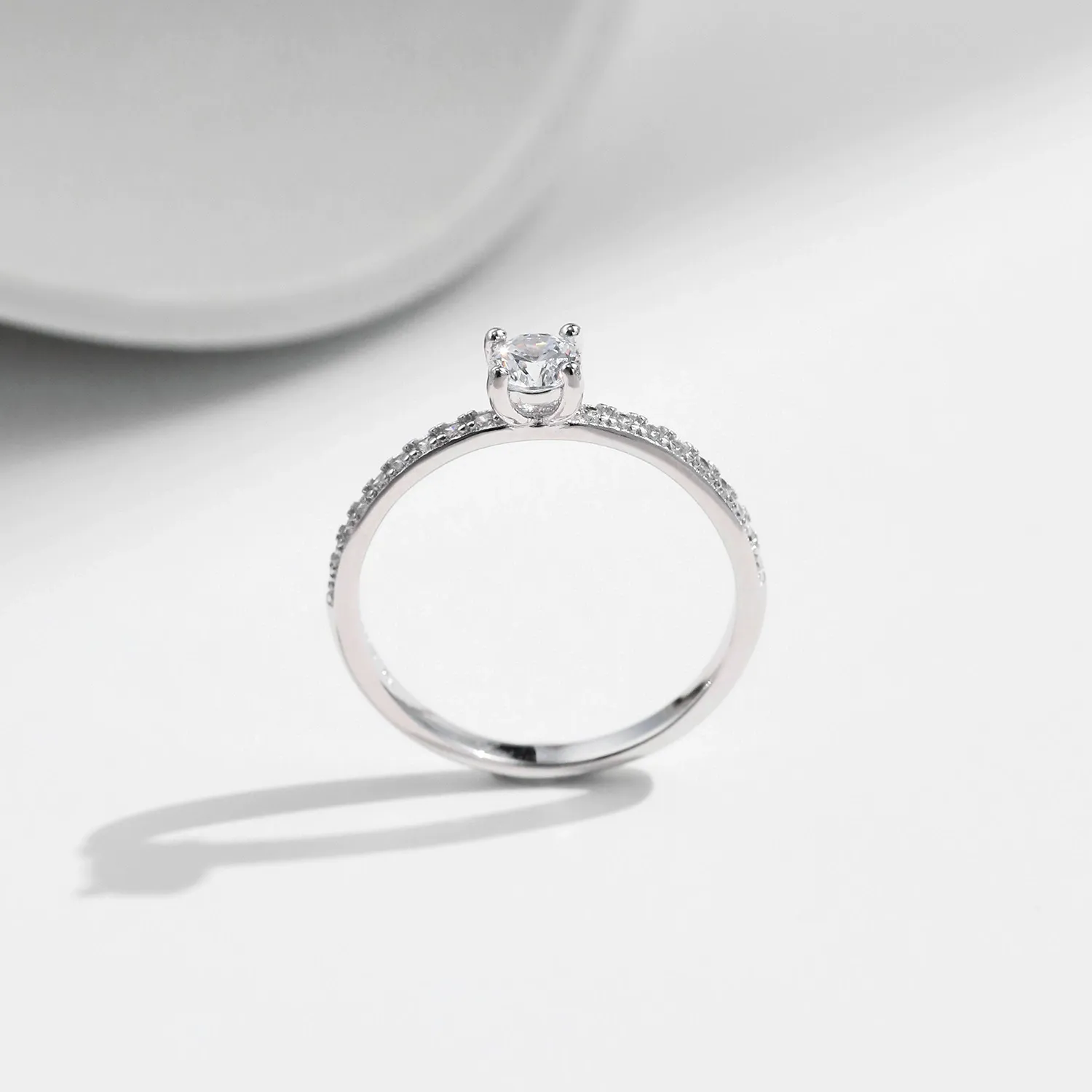 KIVELLUNE Vesper Moissanite Ring product image 3