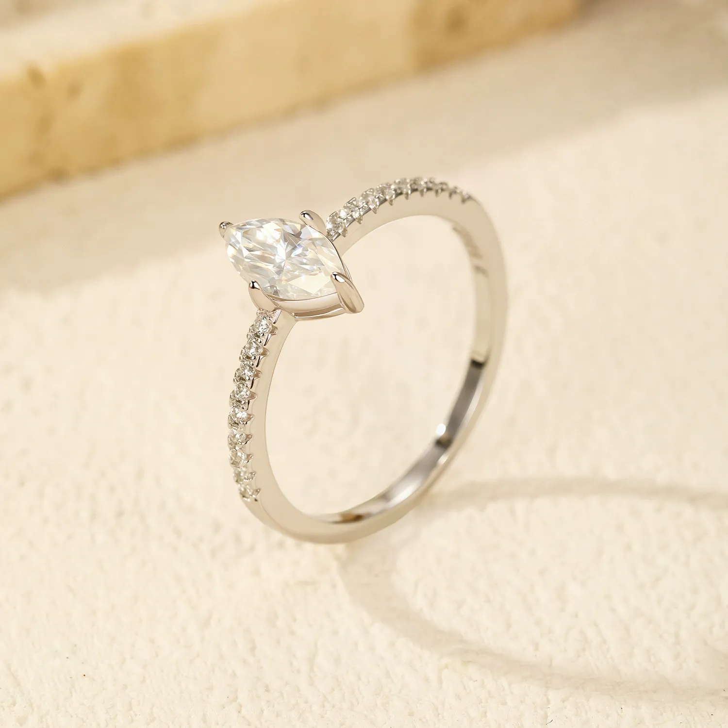 KIVELLUNE Evelisse Moissanite Ring product image 3