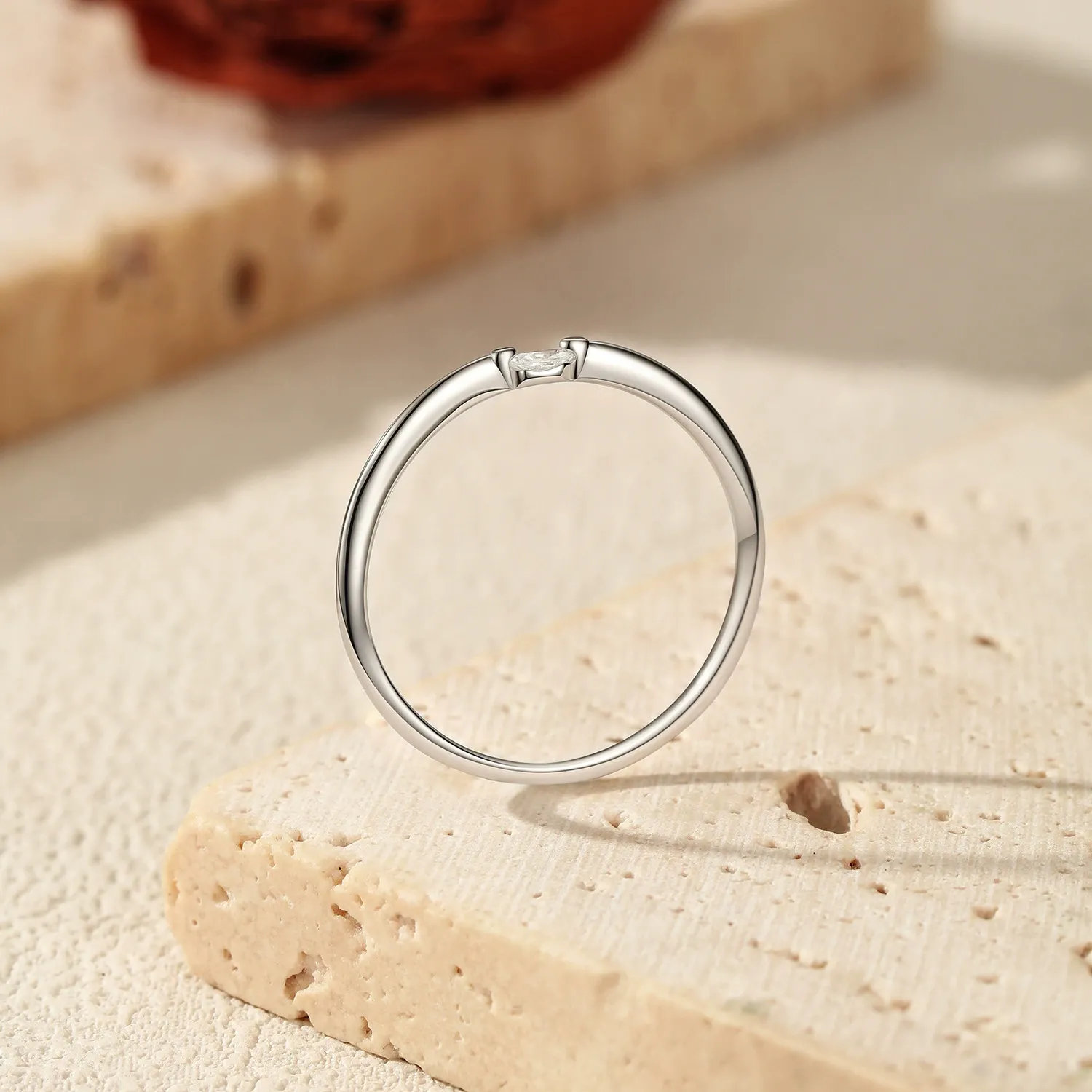 KIVELLUNE Lucienne Moissanite Ring product image 3