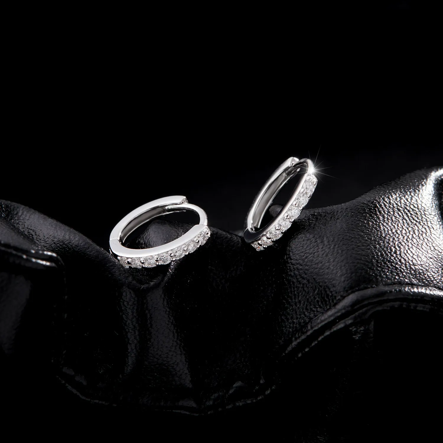 KIVELLUNE Aurelia Solar Moissanite Earrings product image 3