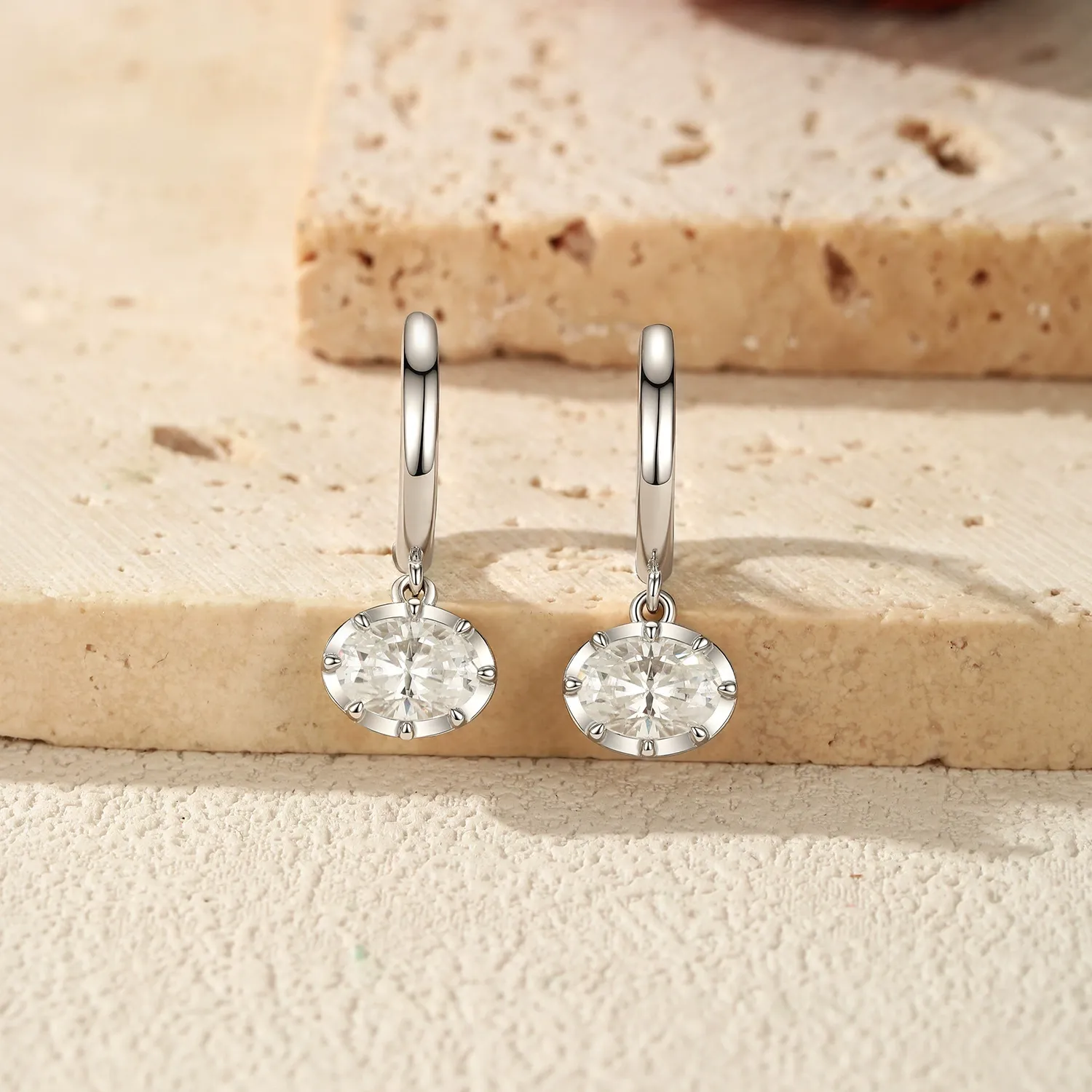 KIVELLUNE Aurelia Moissanite Earrings product image 3
