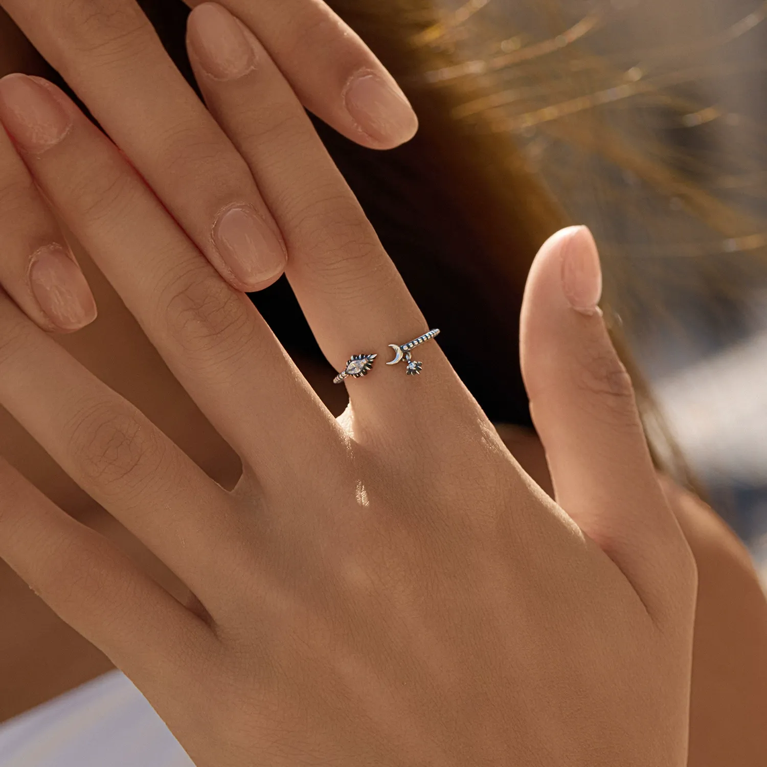 KIVELLUNE Evelisse Lunar Moissanite Ring product image 2