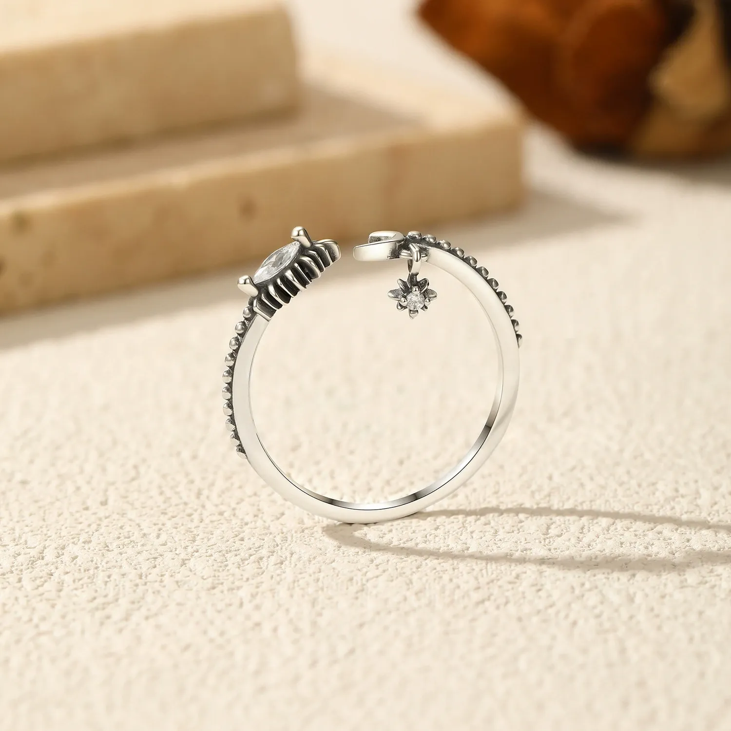 KIVELLUNE Evelisse Lunar Moissanite Ring product image 3
