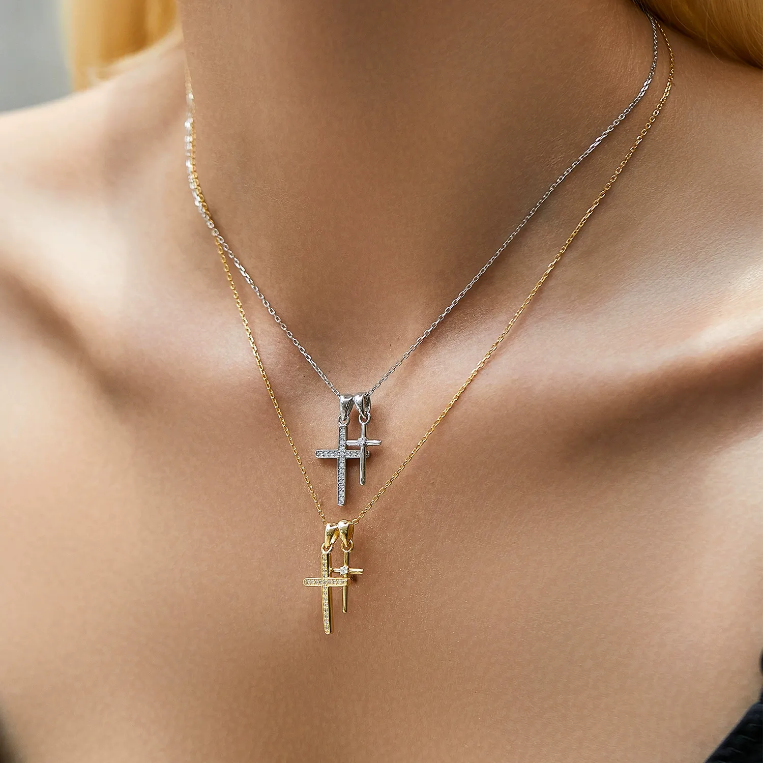KIVELLUNE Solenne Cross Moissanite Necklace product image 2