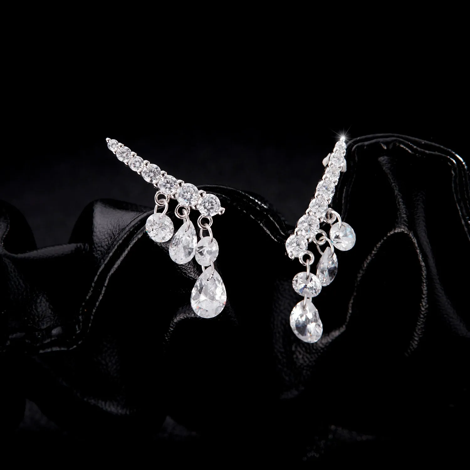 KIVELLUNE Evelisse Teardrop Moissanite Earrings product image 3