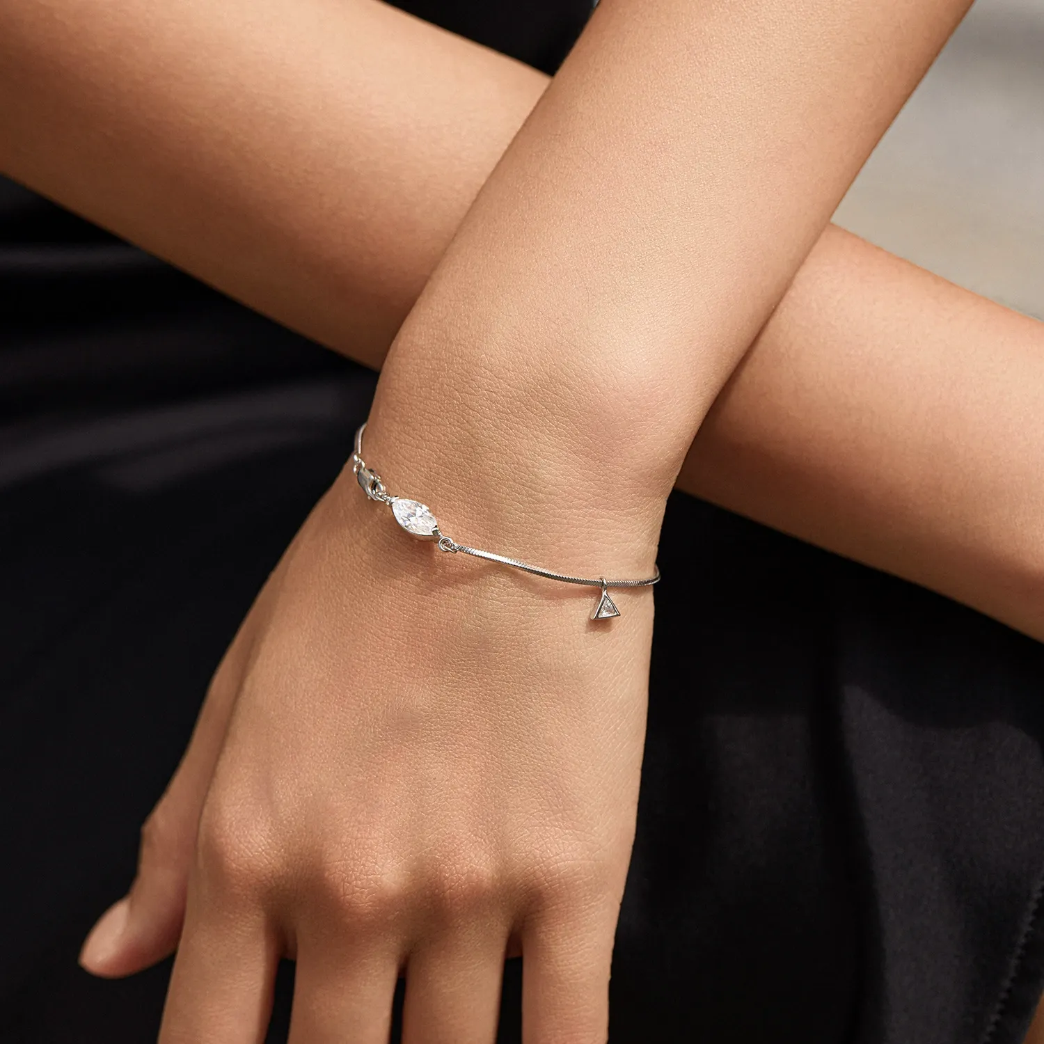 KIVELLUNE Celeste Marquise Moissanite Bracelet product image 2
