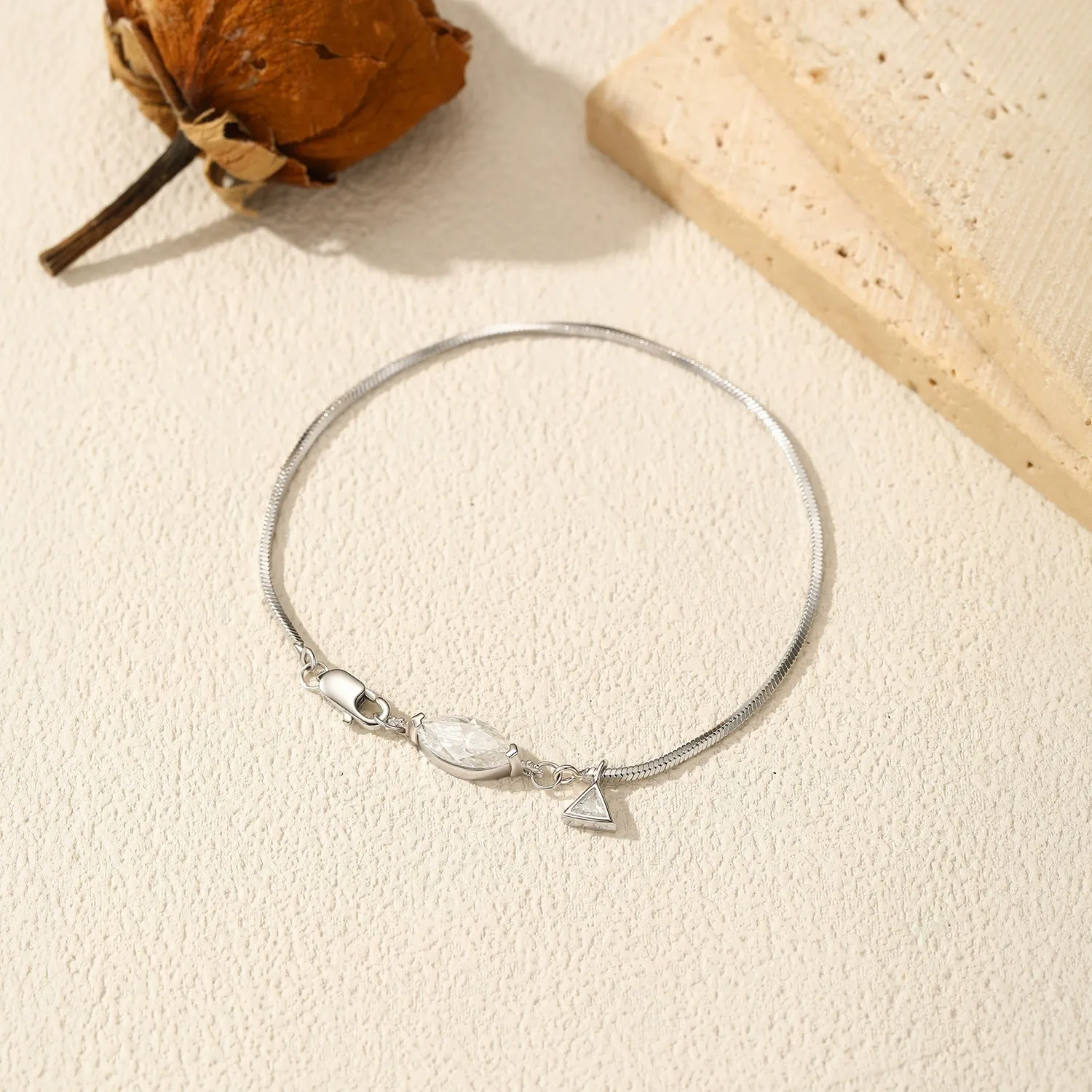 KIVELLUNE Celeste Marquise Moissanite Bracelet product image 3