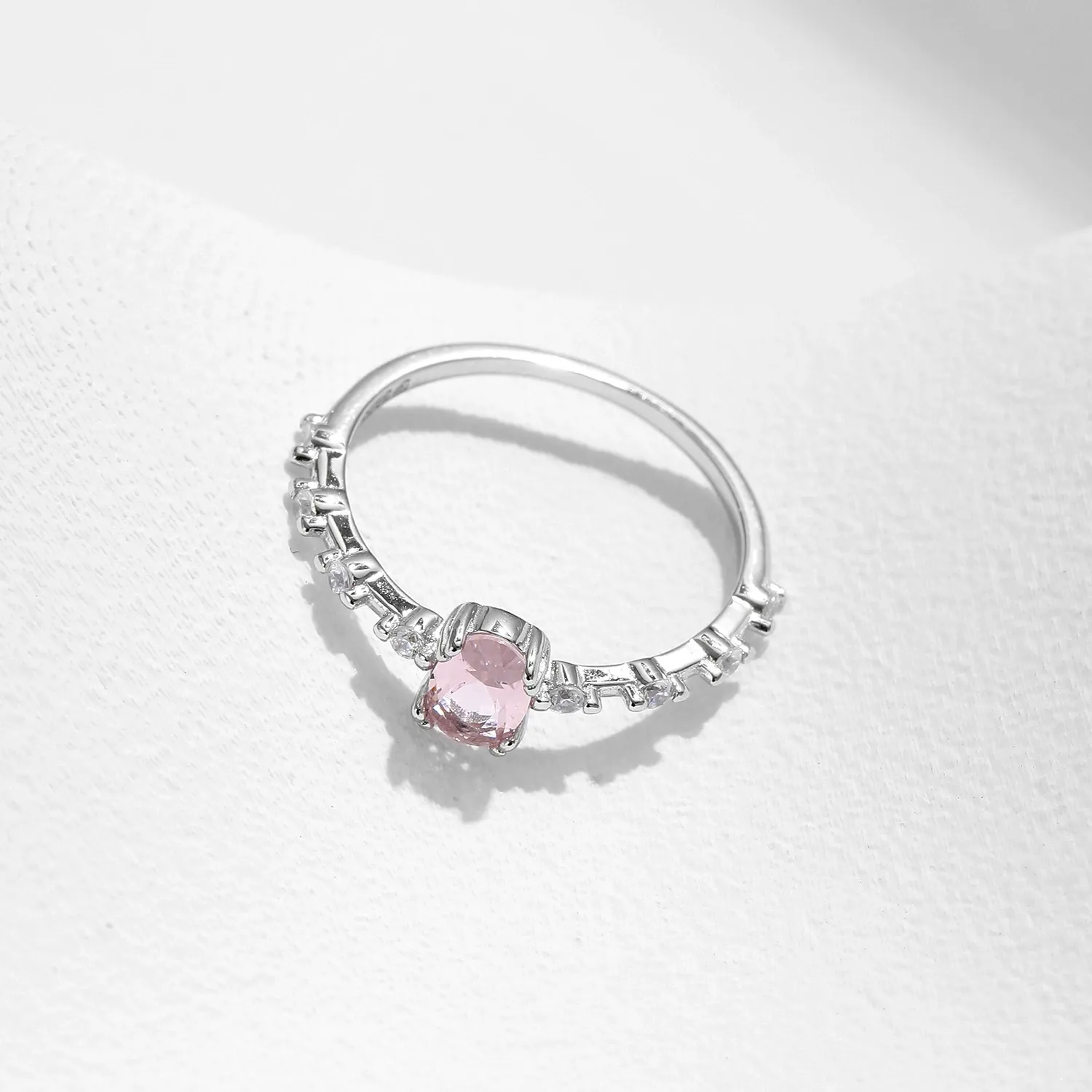 KIVELLUNE Aurelia Blush Moissanite Ring product image 5