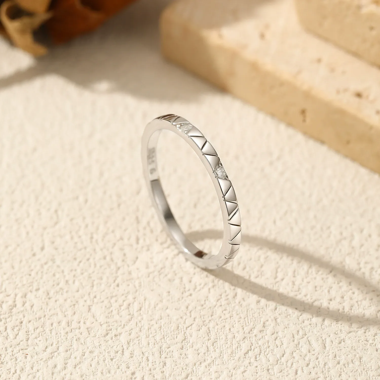 KIVELLUNE Lyra Geometric Moissanite Ring product image 3