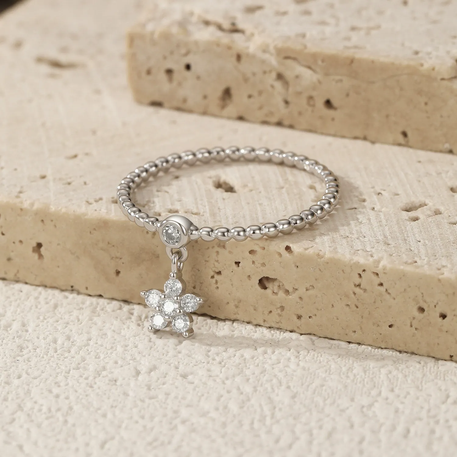 KIVELLUNE Isolde Celestial Star Moissanite Ring product image 3