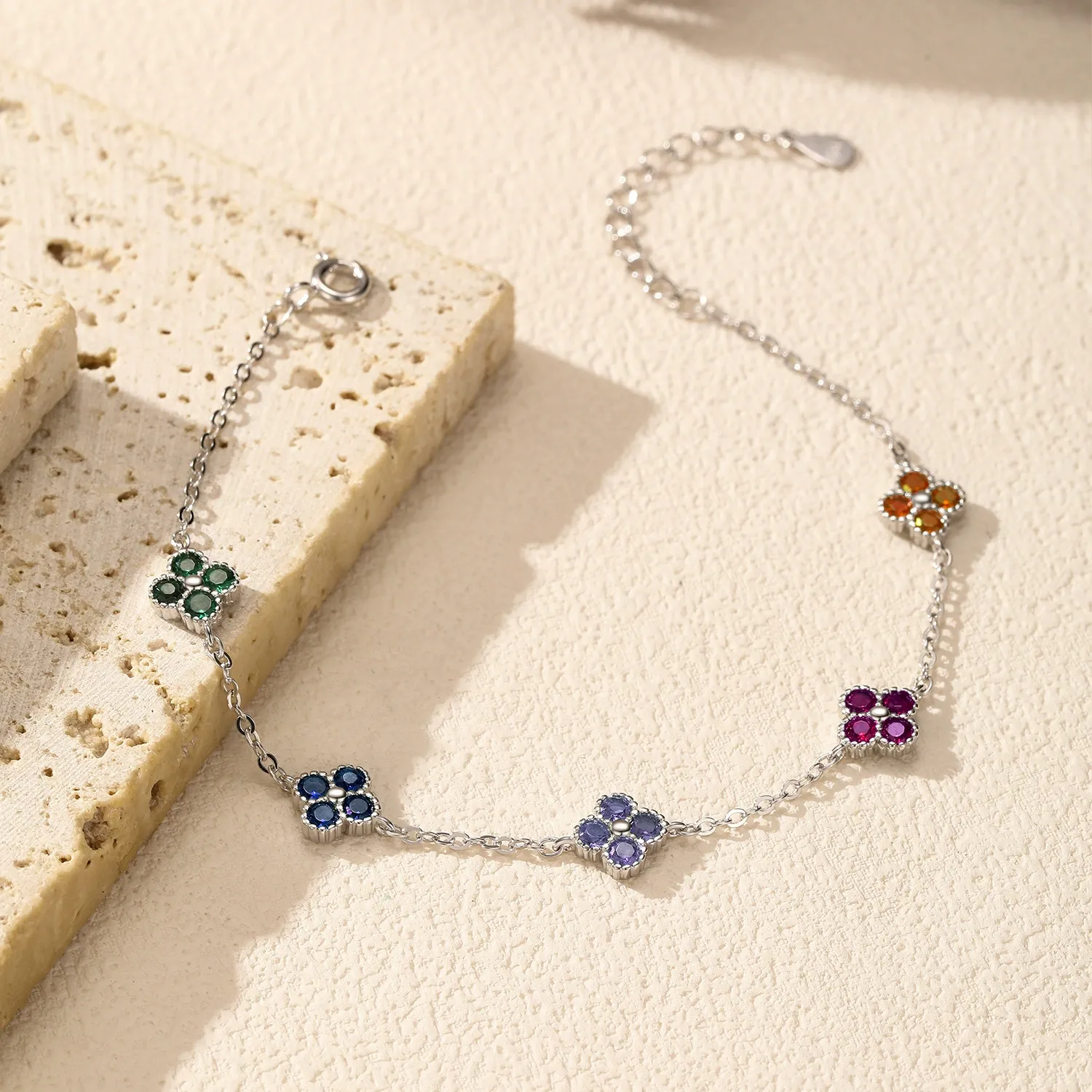 KIVELLUNE Amaris Clover Moissanite Bracelet product image 3