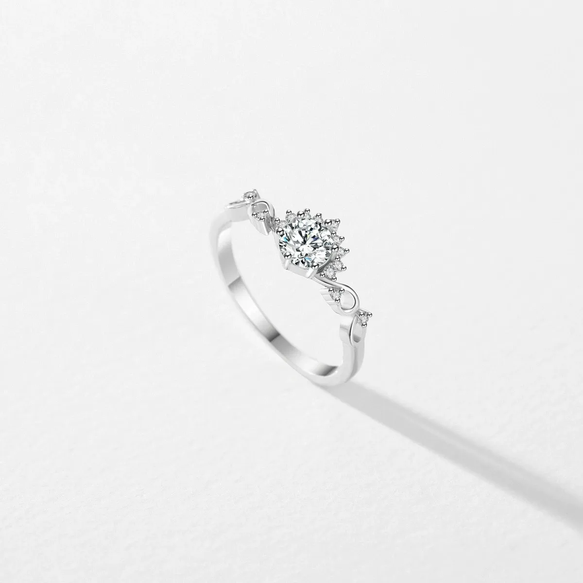 KIVELLUNE Odette Moissanite Ring product image 3