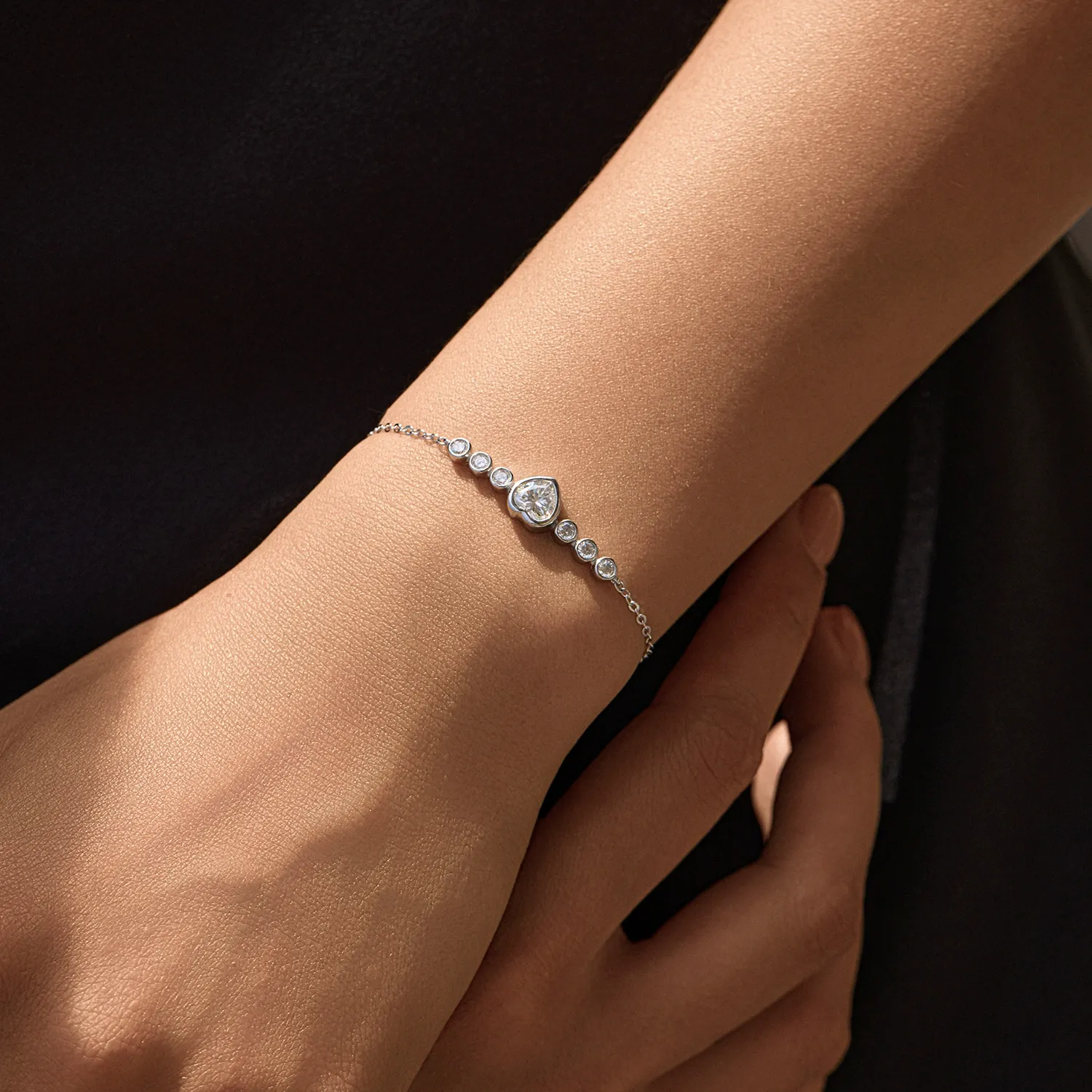 KIVELLUNE Marielle Heart Moissanite Bracelet product image 2