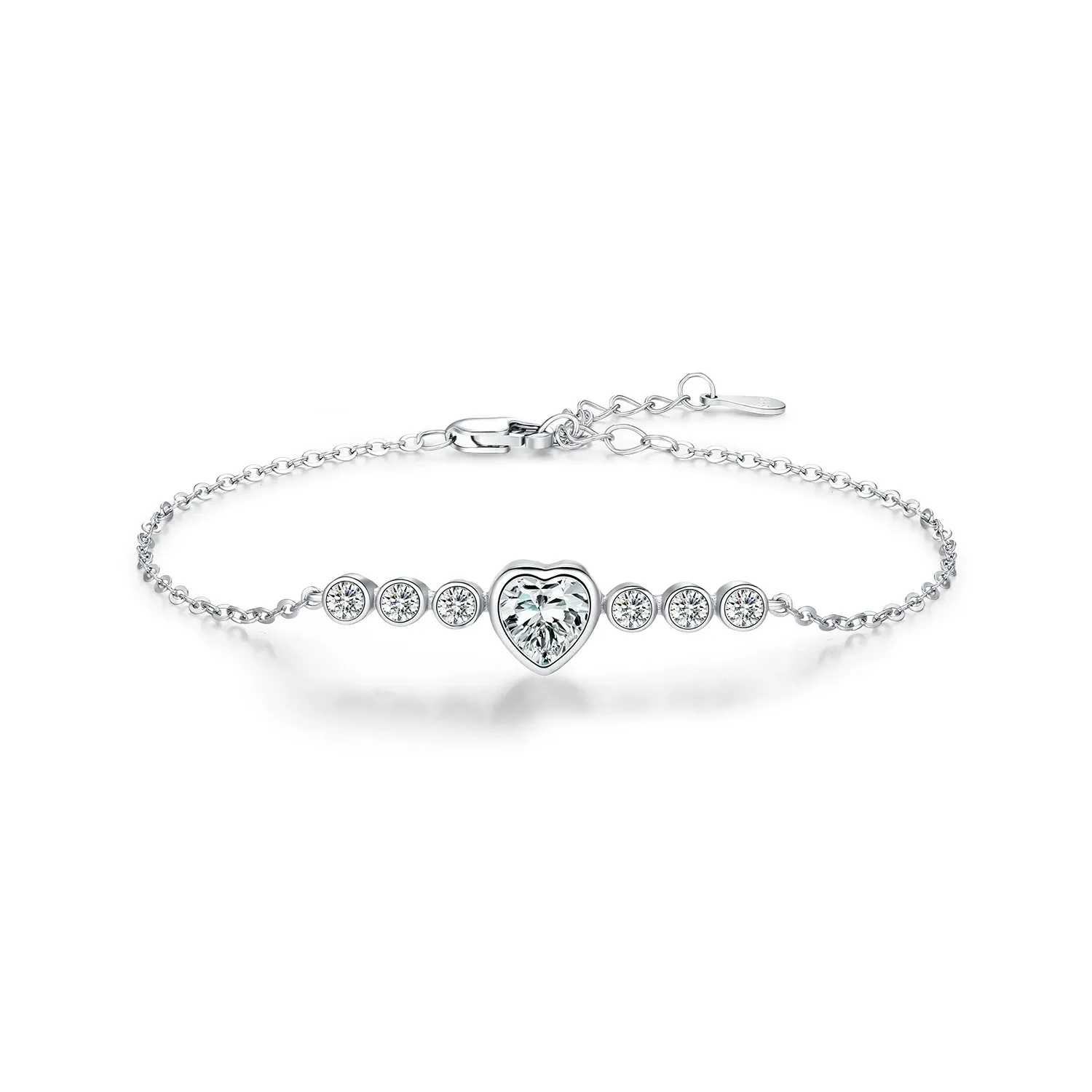 KIVELLUNE Marielle Heart Moissanite Bracelet product image 4