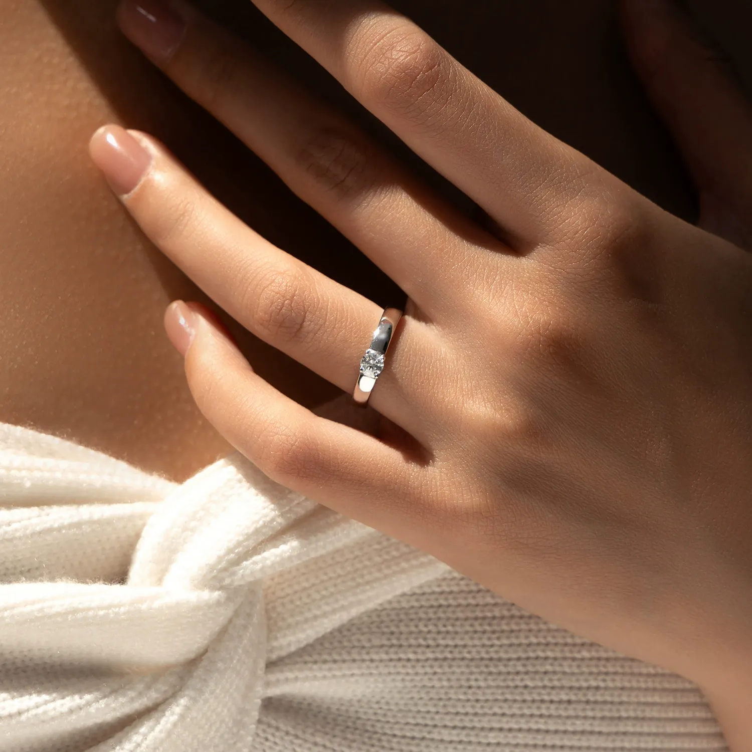 KIVELLUNE Amaris Solar Moissanite Ring product image 2