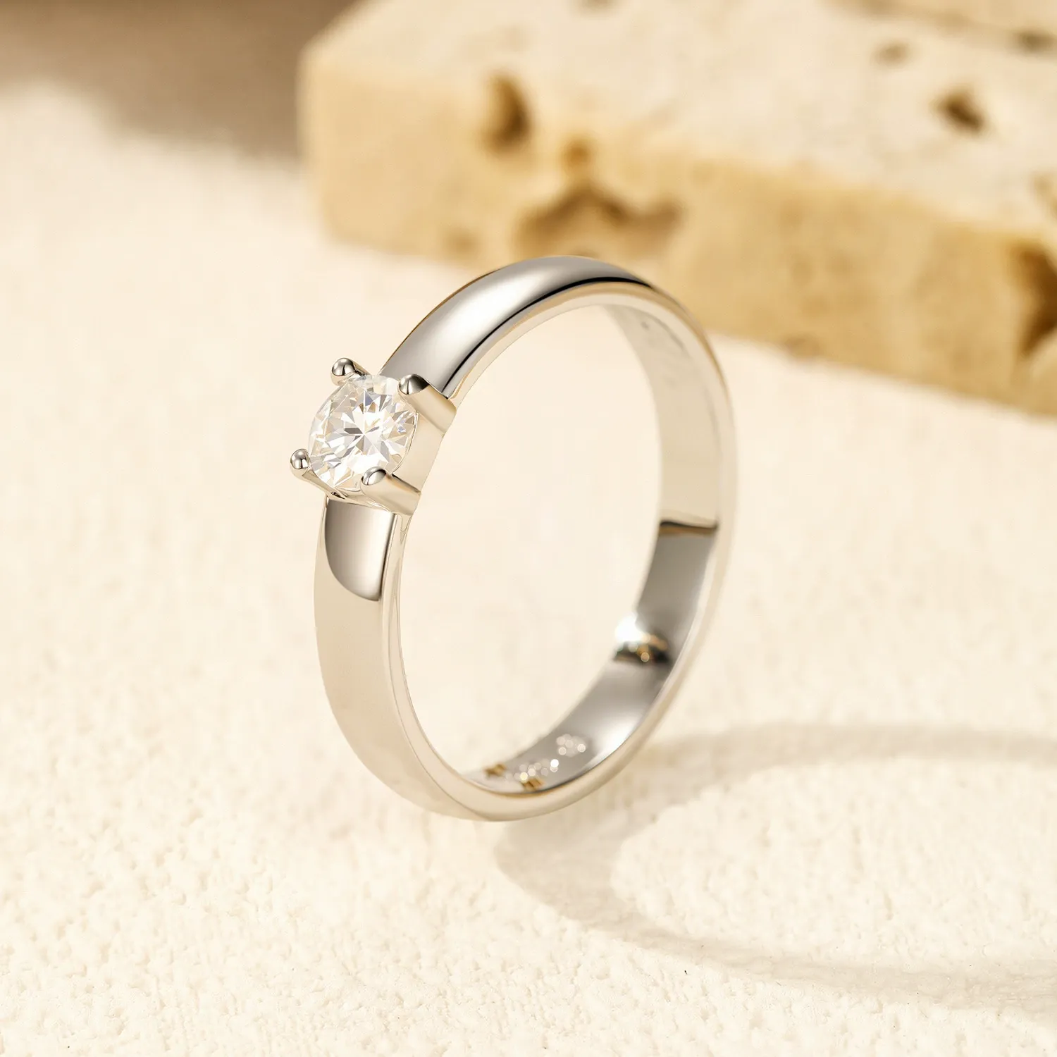 KIVELLUNE Amaris Solar Moissanite Ring product image 3