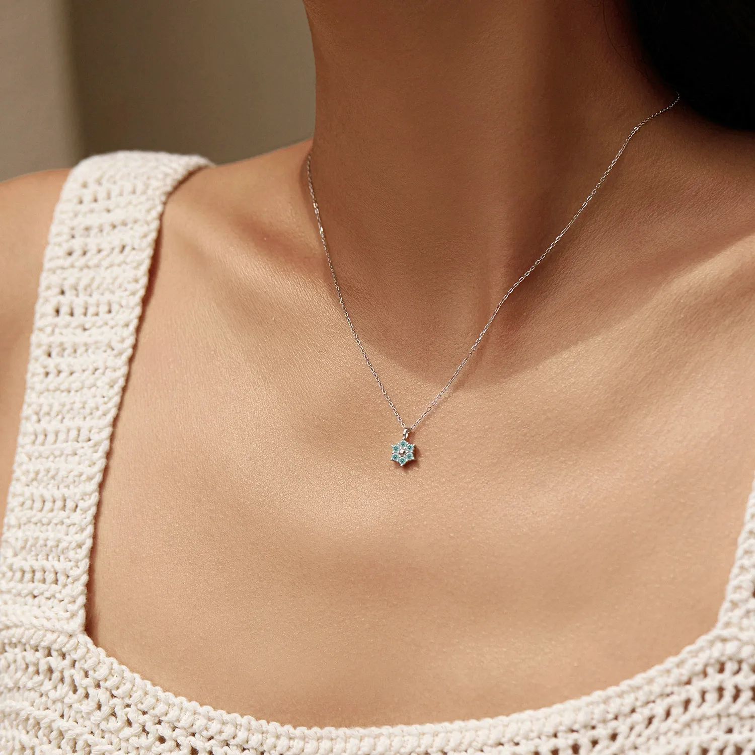 KIVELLUNE Celeste Green Snowflake Moissanite Necklace product image 2