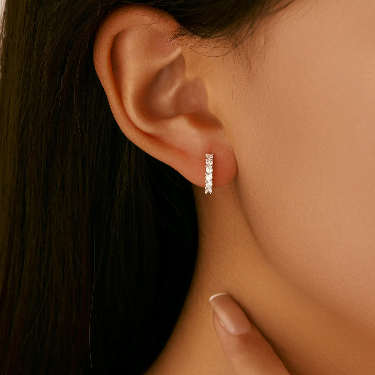 KIVELLUNE Corinne Moissanite Earrings product image 2