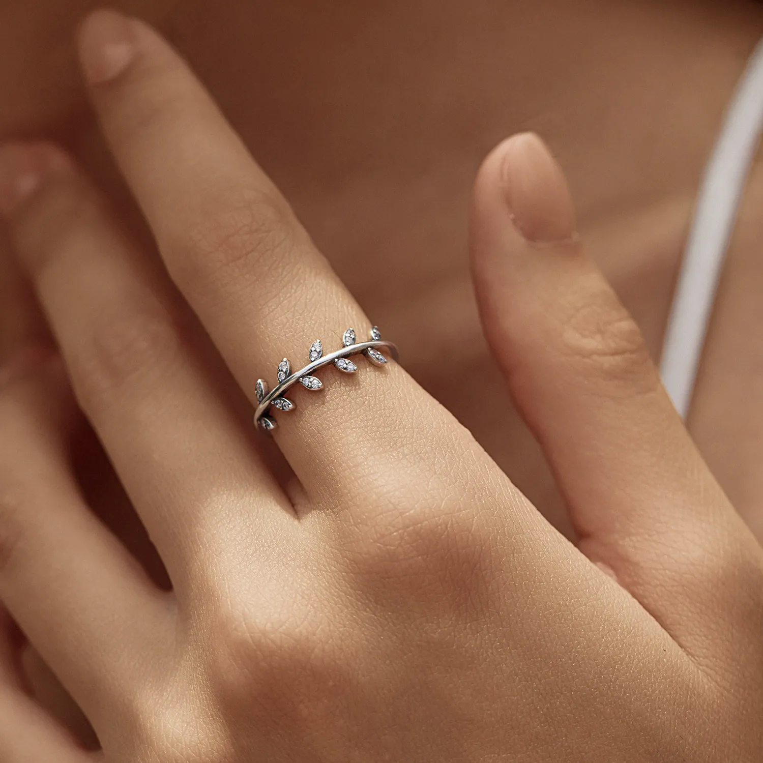 KIVELLUNE Lyra Leaf Sterling Silver Ring product image 2