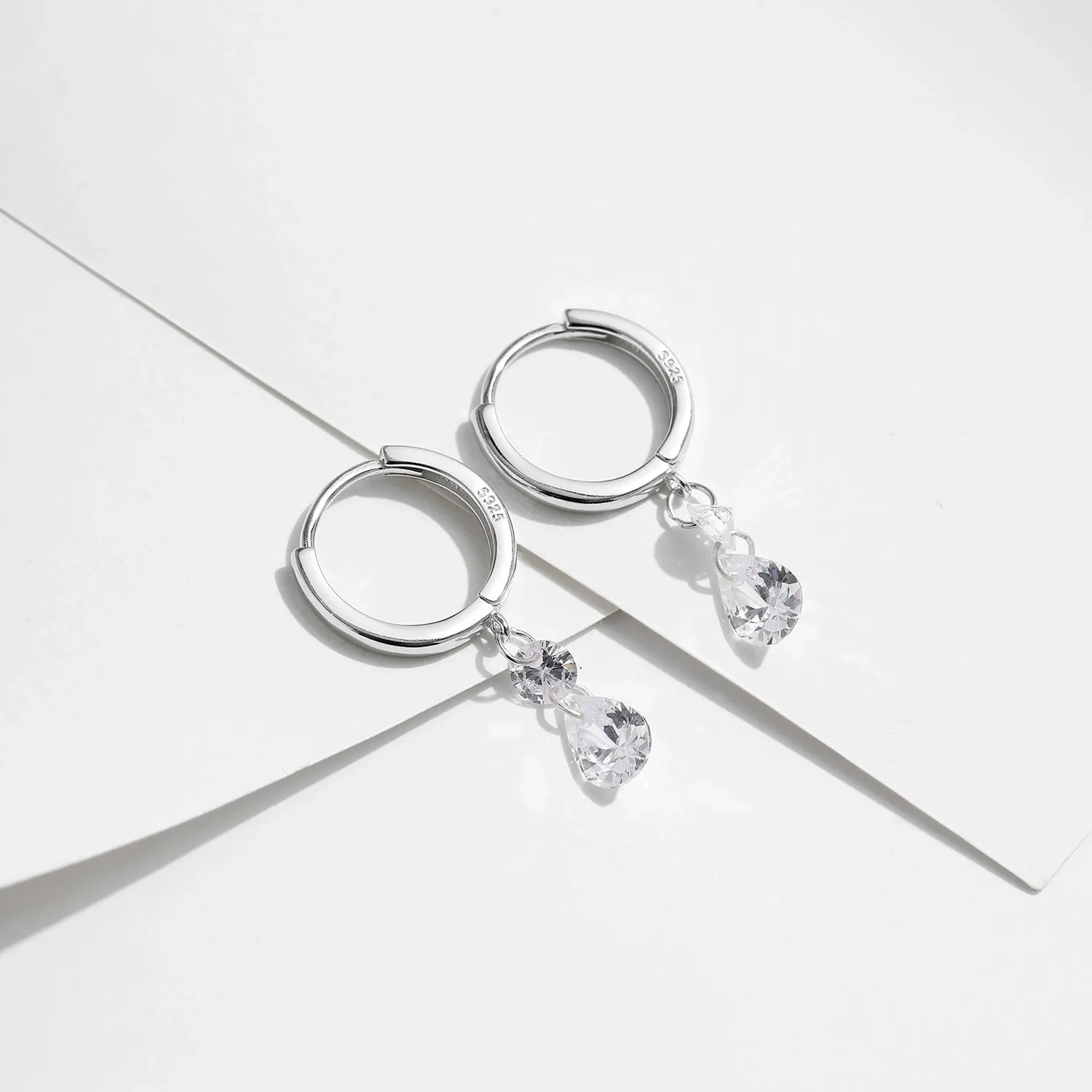 KIVELLUNE Valeria Teardrop Moissanite Earrings product image 3