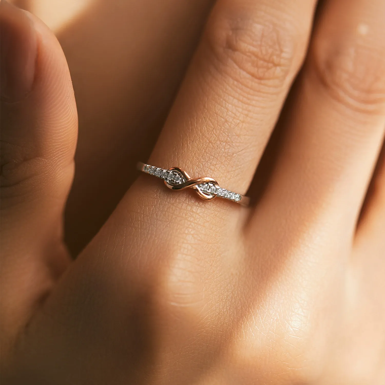 KIVELLUNE Seraphine Rose Gold Möbius Moissanite Ring product image 2