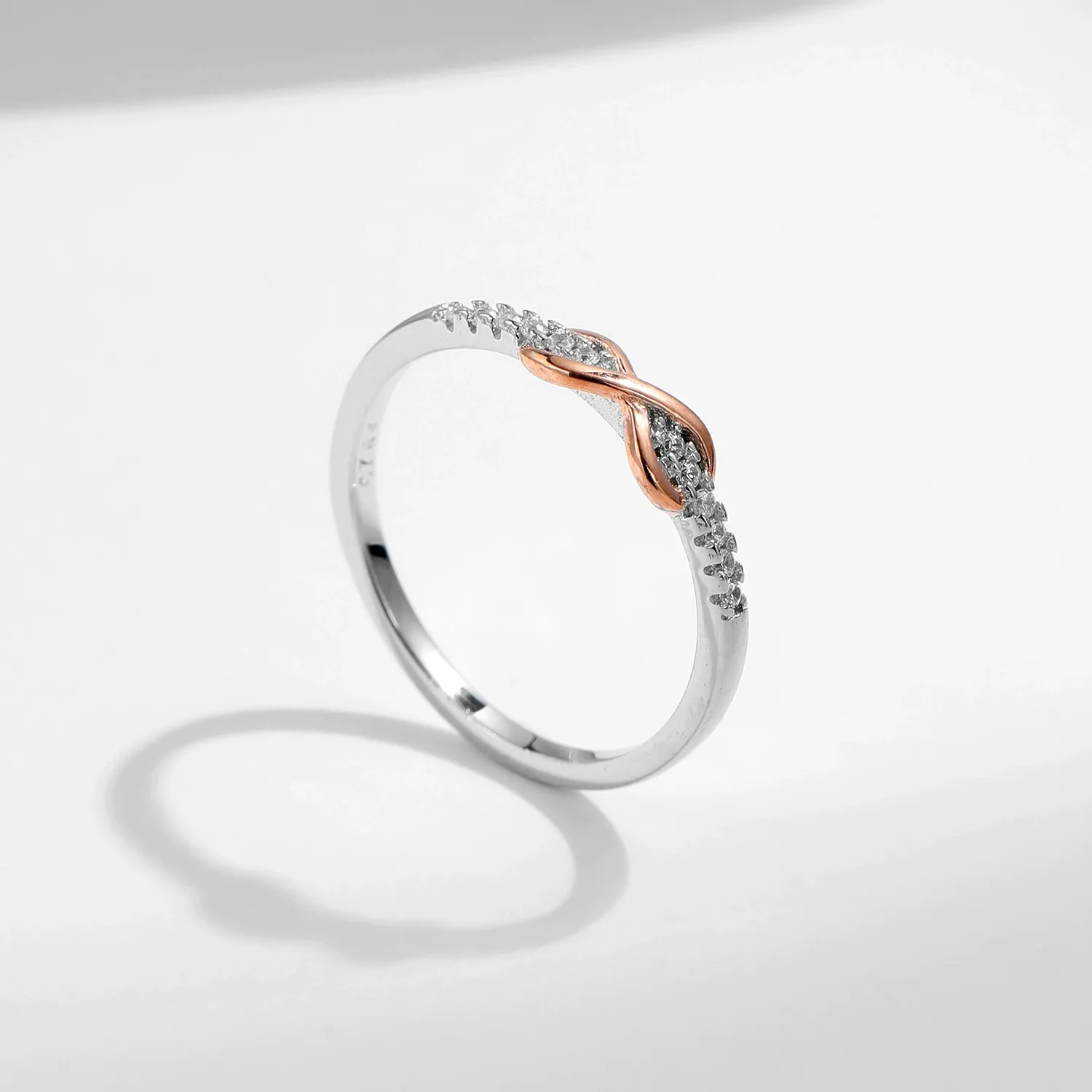 KIVELLUNE Seraphine Rose Gold Möbius Moissanite Ring product image 3