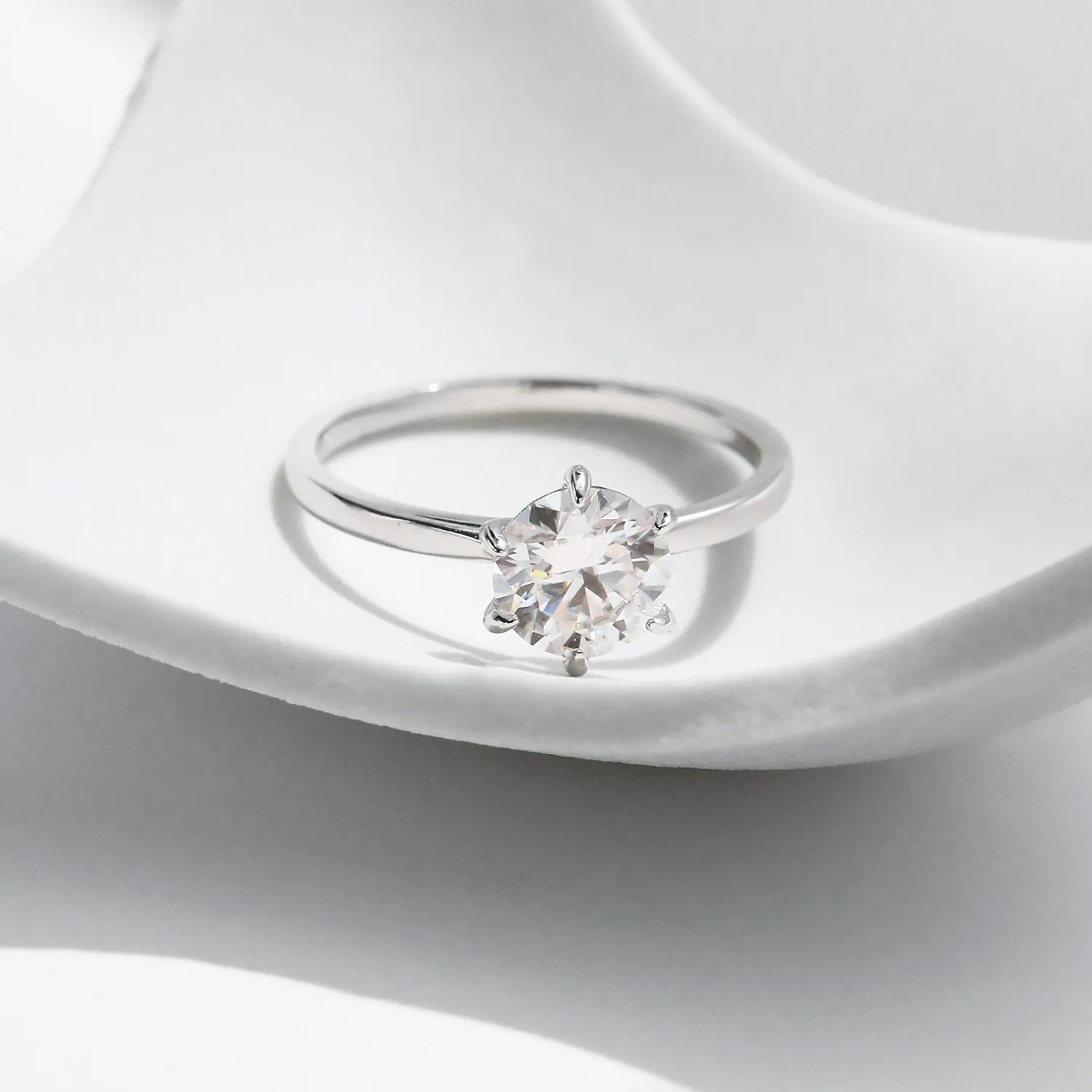 KIVELLUNE Seraphine Moissanite Ring product image 3