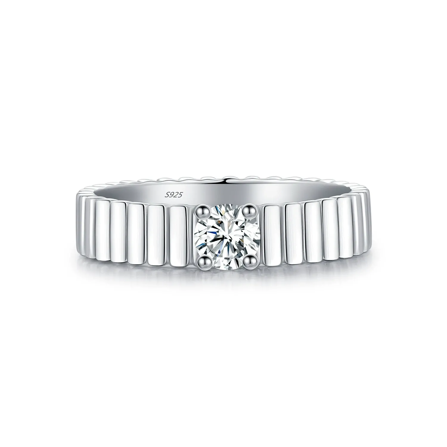 KIVELLUNE Lyra Solar Moissanite Ring product image 4