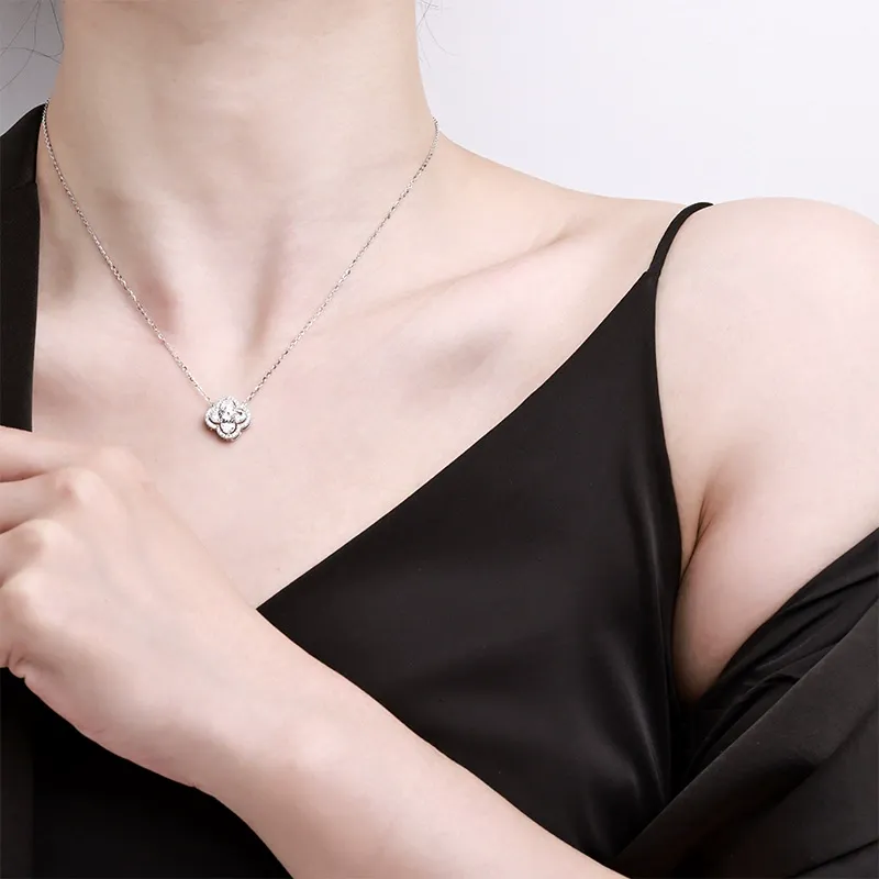 Luminous Leaf Moissanite Necklace product image 2