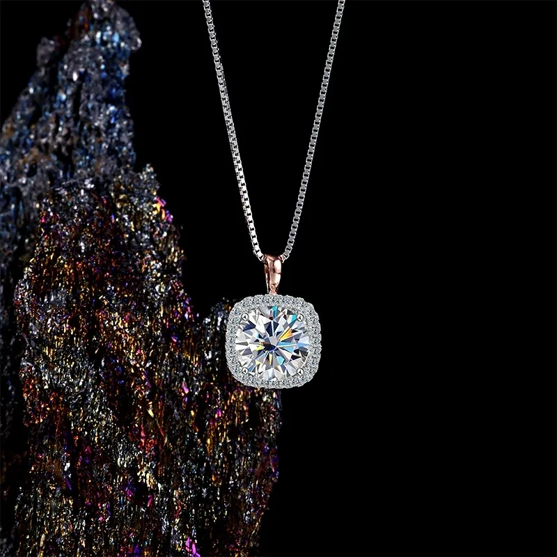 Sculpted Square Moissanite Necklace product image 5